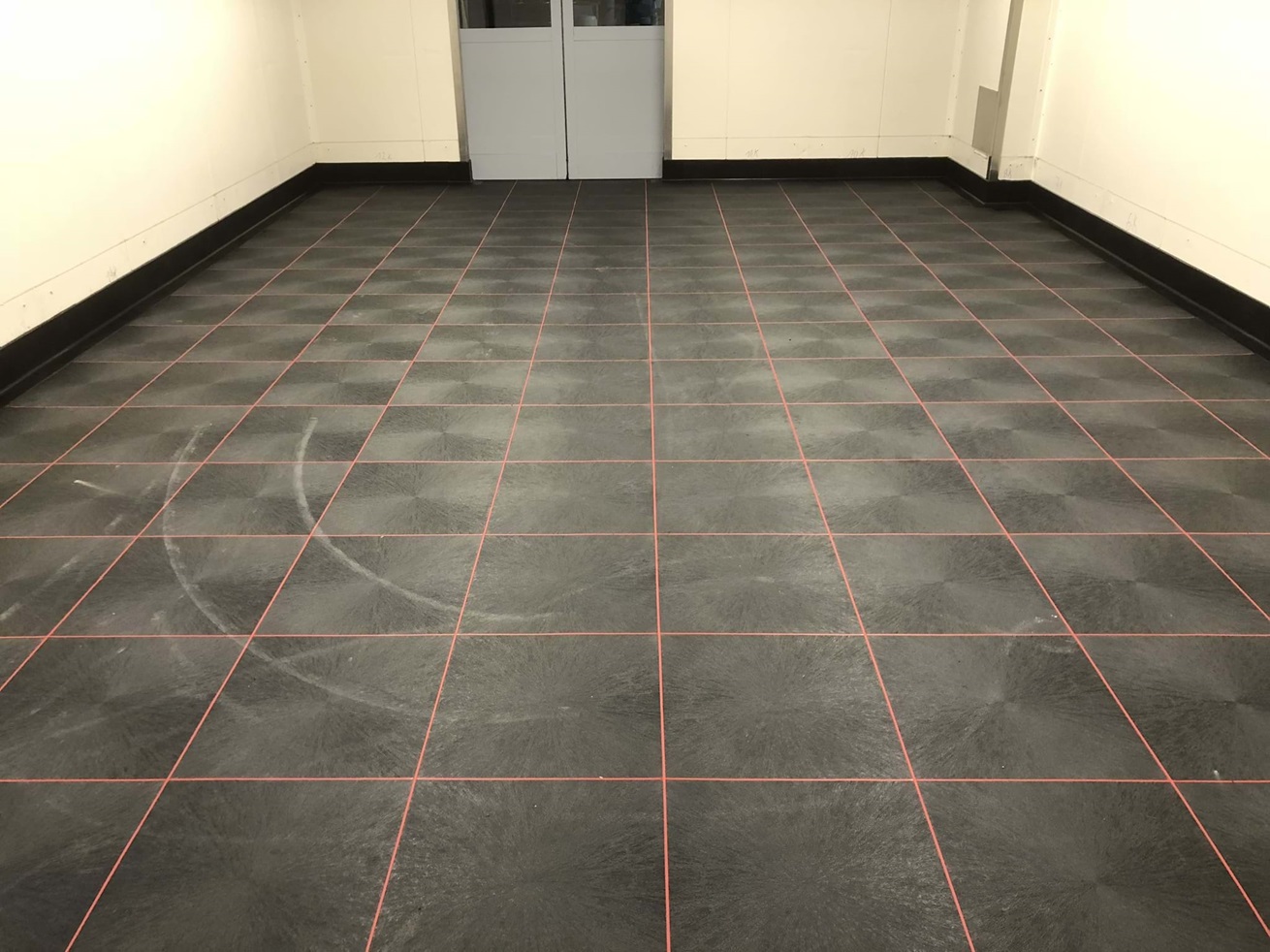 Großküchenboden ohne Betriebsausfall sanieren mit Industrieboden aus PVC